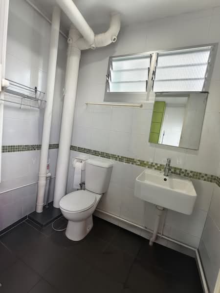 347 Ubi Avenue 1, 347 Ubi Avenue 1, 3 Bedrooms, 1,119 sqft, HDB Flat For Sale, by Yu-ru Seetoh, 500174126 - Bathroom - PropertyGuru.com.sg
