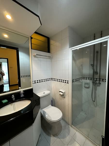 The Bencoolen, 180 Bencoolen Street, Room Rental, 120 sqft, Apartment For Rent, by Jeffrey Zeus, 500174135 - Bathroom - PropertyGuru.com.sg