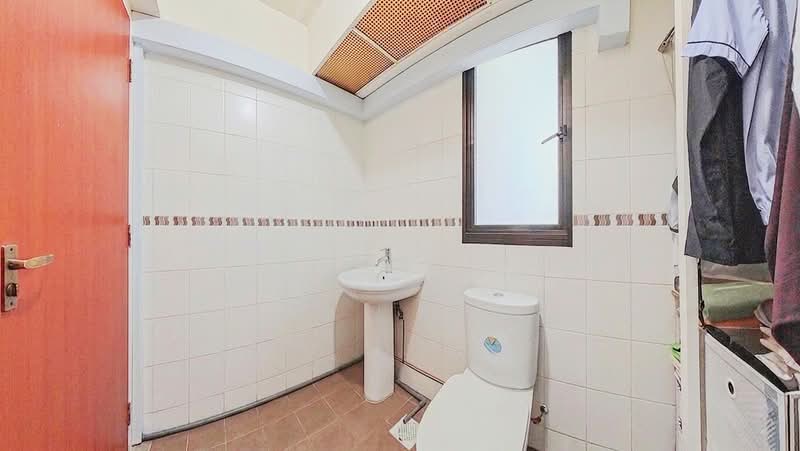 372 Jurong East Street 32, 372 Jurong East Street 32, 2 Bedrooms, 688 sqft, HDB Flat For Sale, by Nazriff ., 500174138 - Master Bathroom - PropertyGuru.com.sg