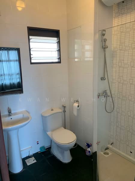 2B Sri Geylang Serai, 2B Geylang Serai, 2 Bedrooms, 1,022 sqft, HDB Flat For Rent, by Kwan Wei Hoe, 500174173 - Bathroom - PropertyGuru.com.sg