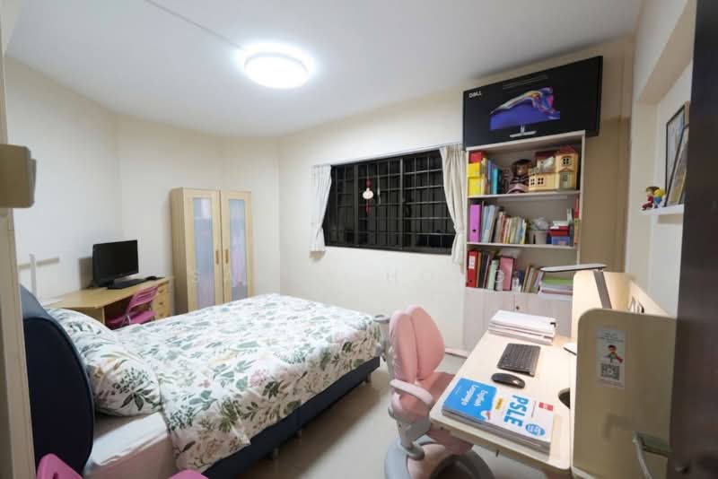 518 Jurong West Street 52, 518 Jurong West Street 52, 3 Bedrooms, 1,130 sqft, HDB Flat For Sale, by Sandy Hong, 500174176 - Bedroom - PropertyGuru.com.sg