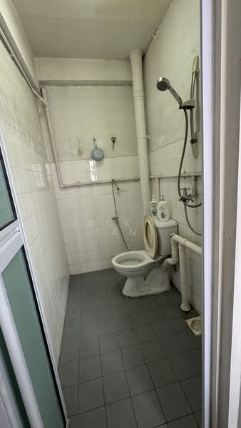 10 Jalan Bukit Ho Swee, 10 Jalan Bukit Ho Swee, 1 Bedroom, 366 sqft, HDB Flat For Rent, by JACKIE TAN, 500174189 - Bathroom - PropertyGuru.com.sg