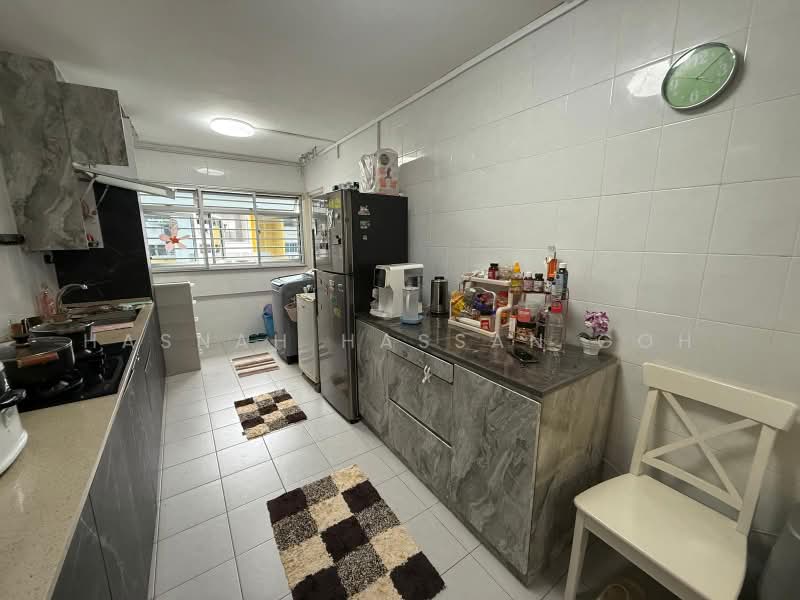 693 Hougang Street 61, 693 Hougang Street 61, 3 Bedrooms, 904 sqft, HDB Flat For Sale, by Hasnah Hassan Goh, 500174191 - Kitchen - PropertyGuru.com.sg