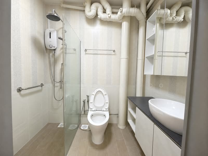339A Sembawang Close, 339A Sembawang Close, 4 Bedrooms, 1,227 sqft, HDB Flat For Sale, by Joel Leong Foo Shun, 500174195 - Master Bathroom - PropertyGuru.com.sg