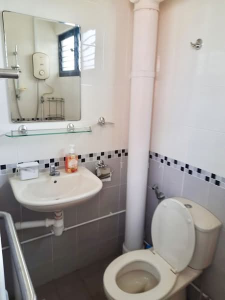 722 Yishun Street 71, 722 Yishun Street 71, Room Rental, 118 sqft, HDB Flat For Rent, by Jess Thia, 500174202 - Bathroom - PropertyGuru.com.sg