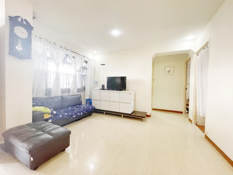 726 Yishun Street 71, 726 Yishun Street 71, 3 Bedrooms, 904 sqft, HDB Flat For Sale, by Ken Tan, 500174206 - Living Room - PropertyGuru.com.sg