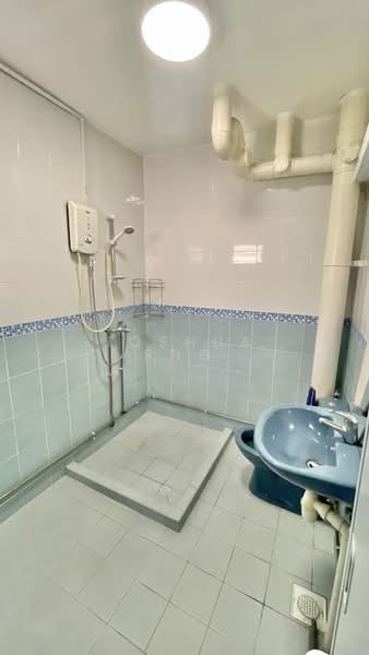 428 Tampines Street 41, 428 Tampines Street 41, 4 Bedrooms, 1,592 sqft, HDB Flat For Rent, by Joshua Png, 500174214 - Bathroom - PropertyGuru.com.sg