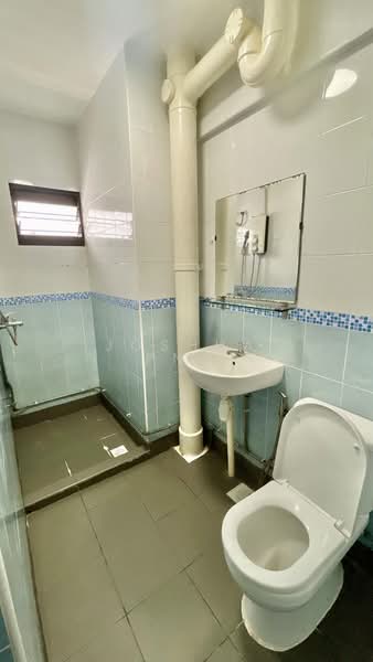 428 Tampines Street 41, 428 Tampines Street 41, 4 Bedrooms, 1,592 sqft, HDB Flat For Rent, by Joshua Png, 500174214 - Bathroom - PropertyGuru.com.sg