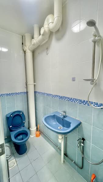 428 Tampines Street 41, 428 Tampines Street 41, 4 Bedrooms, 1,592 sqft, HDB Flat For Rent, by Joshua Png, 500174214 - Bathroom - PropertyGuru.com.sg