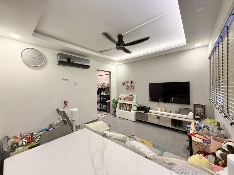 437 Woodlands Street 41, 437 Woodlands Street 41, 3 Bedrooms, 904 sqft, HDB Flat For Sale, by Kevin Sangju, 500174215 - Living Room - PropertyGuru.com.sg