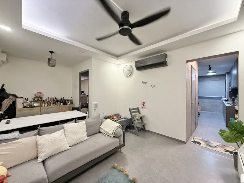 437 Woodlands Street 41, 437 Woodlands Street 41, 3 Bedrooms, 904 sqft, HDB Flat For Sale, by Kevin Sangju, 500174215 - Living Room - PropertyGuru.com.sg