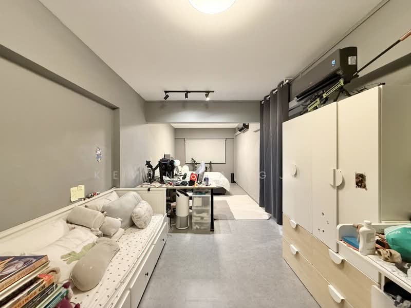 437 Woodlands Street 41, 437 Woodlands Street 41, 3 Bedrooms, 904 sqft, HDB Flat For Sale, by Kevin Sangju, 500174215 - Master Bedroom/Lounging Area - PropertyGuru.com.sg