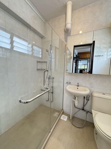 267 Tampines Street 21, 267 Tampines Street 21, 2 Bedrooms, 850 sqft, HDB Flat For Rent, by Fanny Gunawan, 500174218 - Bathroom - PropertyGuru.com.sg
