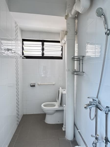 267 Tampines Street 21, 267 Tampines Street 21, 2 Bedrooms, 850 sqft, HDB Flat For Rent, by Fanny Gunawan, 500174218 - Bathroom - PropertyGuru.com.sg