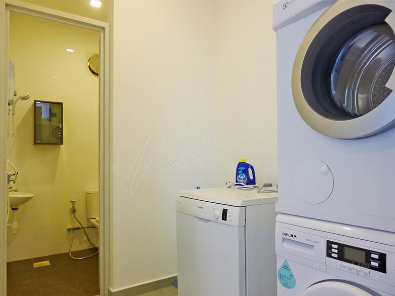 Semi-D with Pool @ Serangoon Gdn Estate, , 6 Bedrooms, 5,000 sqft, Semi-Detached House For Rent, by Nicole Lim, 500174229 - Yard & W.C. - PropertyGuru.com.sg