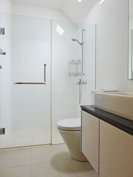Semi-D with Pool @ Serangoon Gdn Estate, , 6 Bedrooms, 5,000 sqft, Semi-Detached House For Rent, by Nicole Lim, 500174229 - Bedroom 4 Ensuite - PropertyGuru.com.sg