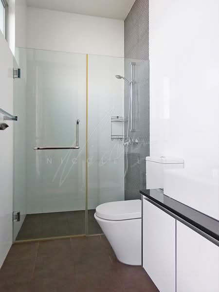Semi-D with Pool @ Serangoon Gdn Estate, , 6 Bedrooms, 5,000 sqft, Semi-Detached House For Rent, by Nicole Lim, 500174229 - Bedroom 2 Ensuite - PropertyGuru.com.sg