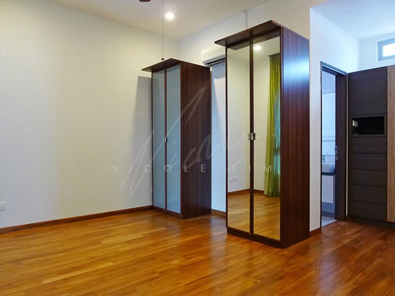 Semi-D with Pool @ Serangoon Gdn Estate, , 6 Bedrooms, 5,000 sqft, Semi-Detached House For Rent, by Nicole Lim, 500174229 - Bedroom 4 - PropertyGuru.com.sg