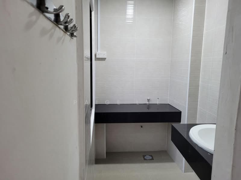 CHANGI ROAD, , 1 Bedroom, 350 sqft, Corner Terrace For Rent, by Paige Lee, 500174253 - Bathroom - PropertyGuru.com.sg