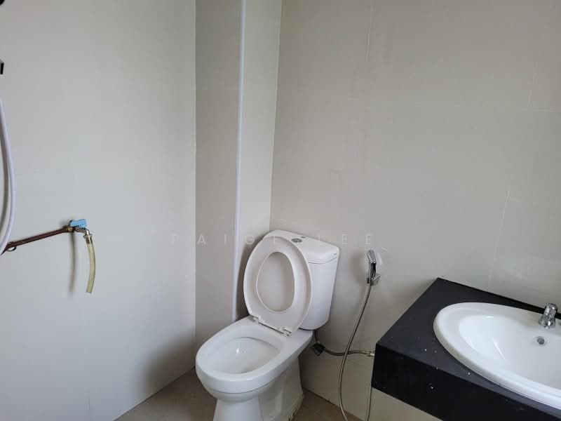 CHANGI ROAD, , 1 Bedroom, 350 sqft, Corner Terrace For Rent, by Paige Lee, 500174253 - Bathroom - PropertyGuru.com.sg