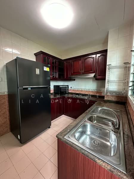 Tanglin Regency, 383 Tanglin Road, 3 Bedrooms, 1,109 sqft, Condominium For Rent, by Catherine Lia Degawidjaja, 500174258 - Kitchen - PropertyGuru.com.sg