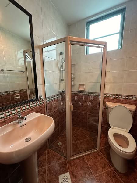 Tanglin Regency, 383 Tanglin Road, 3 Bedrooms, 1,109 sqft, Condominium For Rent, by Catherine Lia Degawidjaja, 500174258 - Bathroom - PropertyGuru.com.sg