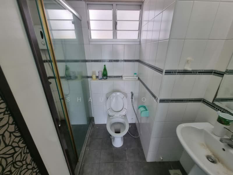 26 Ghim Moh Link, 26 Ghim Moh Link, 2 Bedrooms, 721 sqft, HDB Flat For Rent, by Shaun How, 500174275 - Bathroom - PropertyGuru.com.sg