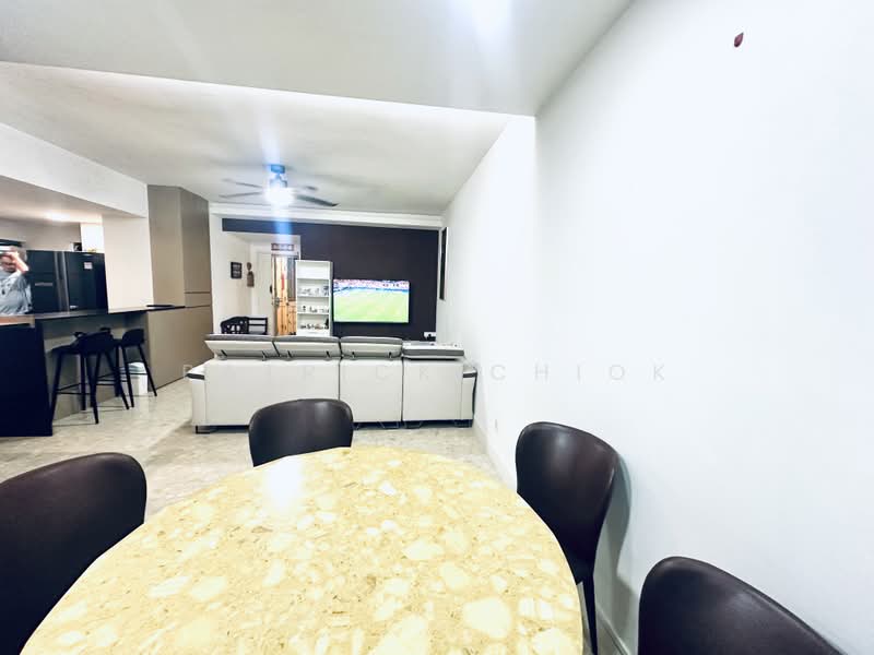 Windermere, 32 Choa Chu Kang Street 64, 3 Bedrooms, 1,281 sqft, Condominium For Sale, by Patrick Chiok, 500174288 - Living Room - PropertyGuru.com.sg
