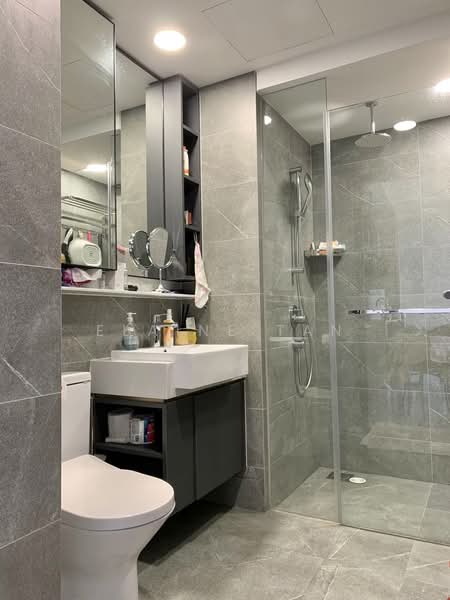 Riverfront Residences, 41 Hougang Avenue 7, 2 Bedrooms, 614 sqft, Condominium For Rent, by Elaine Tan, 500174289 - Bathroom - PropertyGuru.com.sg
