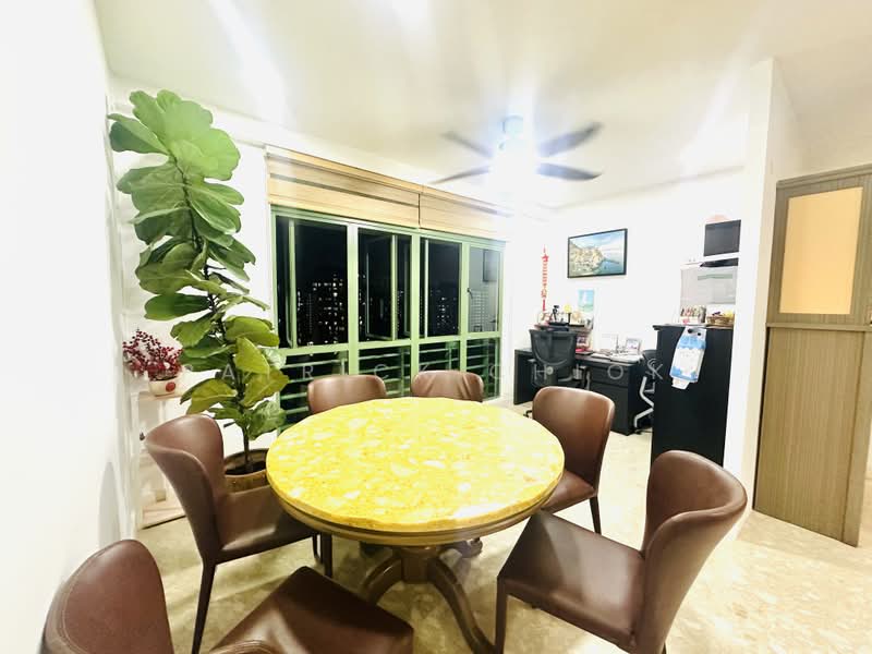 Windermere, 32 Choa Chu Kang Street 64, 3 Bedrooms, 1,281 sqft, Condominium For Sale, by Patrick Chiok, 500174306 - Dining Room - PropertyGuru.com.sg