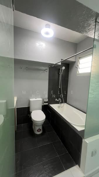103A Edgefield Plains, 103A Edgefield Plains, 3 Bedrooms, 1,184 sqft, HDB Flat For Rent, by Michelle Hiang, 500174313 - Bathroom - PropertyGuru.com.sg