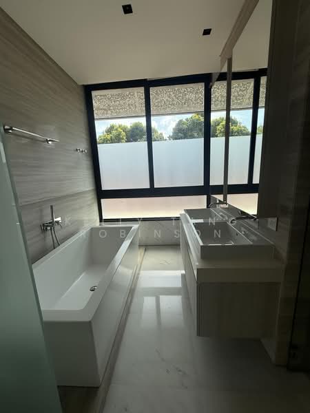 Chancery Lane, Chancery lane, 5 Bedrooms, 4,200 sqft, Semi-Detached House For Rent, by Kelly Tang Robinson, 500174322 - Bathroom - PropertyGuru.com.sg