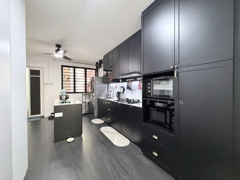 306 Tampines Street 32, 306 Tampines Street 32, 4 Bedrooms, 1,485 sqft, HDB Flat For Sale, by Sofian Roslan, 500174325 - Kitchen - PropertyGuru.com.sg