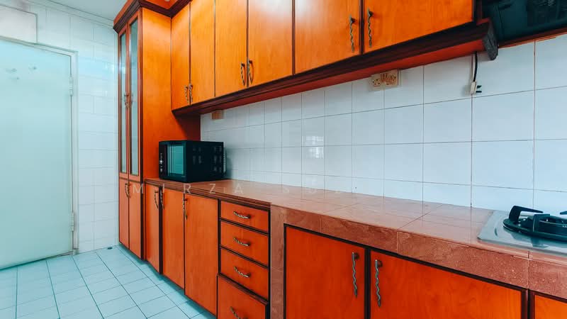 141 Lorong 2 Toa Payoh, 141 Lorong 2 Toa Payoh, 3 Bedrooms, 925 sqft, HDB Flat For Sale, by Mirza Subari, 500174336 - Kitchen - PropertyGuru.com.sg