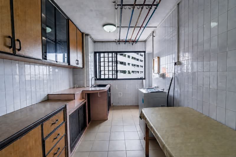 403 Fajar Road, 403 Fajar Road, 3 Bedrooms, 904 sqft, HDB Flat For Sale, by ADNIX LIU, 500174350 - Kitchen - PropertyGuru.com.sg
