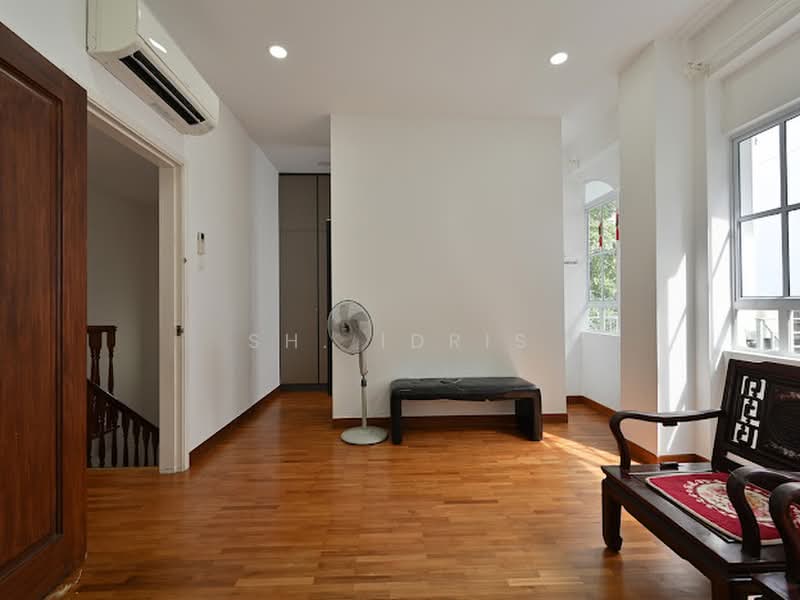 Loyang Court, Jalan Loyang Besar, 6 Bedrooms, 1,917 sqft, Terraced House For Rent, by SH. Idris, 500174353 - Living Room - PropertyGuru.com.sg