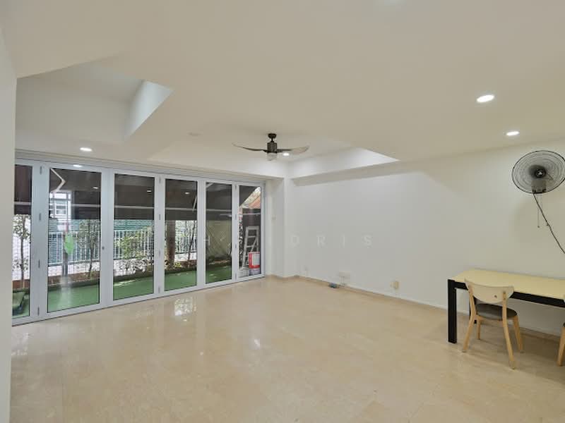Loyang Court, Jalan Loyang Besar, 6 Bedrooms, 1,917 sqft, Terraced House For Rent, by SH. Idris, 500174353 - Living Room - PropertyGuru.com.sg