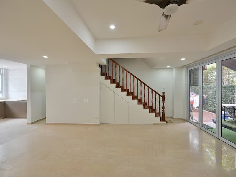 Loyang Court, Jalan Loyang Besar, 6 Bedrooms, 1,917 sqft, Terraced House For Rent, by SH. Idris, 500174353 - Living Room - PropertyGuru.com.sg
