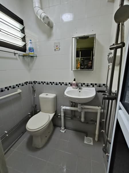 511 West Coast Drive, 511 West Coast Drive, 3 Bedrooms, 980 sqft, HDB Flat For Sale, by Jas Chua, 500174355 - Bathroom - PropertyGuru.com.sg