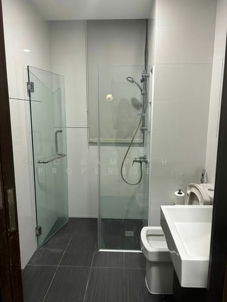Silverscape, 39 LORONG 32 GEYLANG, 2 Bedrooms, 602 sqft, Apartment For Rent, by Josephine, 500174357 - Bathroom - PropertyGuru.com.sg