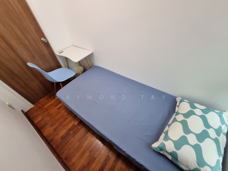 Burlington Square, 175 Bencoolen Street, Room Rental, 110 sqft, Apartment For Rent, by Raymond Tay, 500174367 - Bedroom - PropertyGuru.com.sg