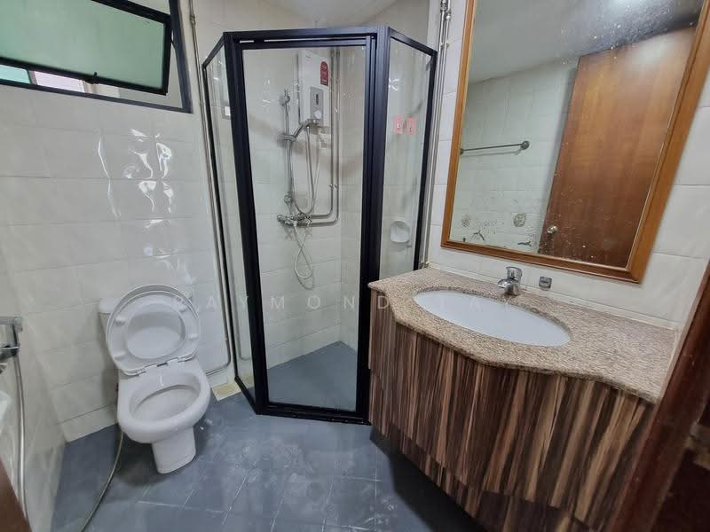Burlington Square, 175 Bencoolen Street, Room Rental, 110 sqft, Apartment For Rent, by Raymond Tay, 500174367 - Bathroom - PropertyGuru.com.sg