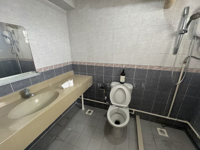 307B Anchorvale Road, 307B Anchorvale Road, 4 Bedrooms, 1,187 sqft, HDB Flat For Rent, by Raymond Yee, 500174370 - Bathroom - PropertyGuru.com.sg