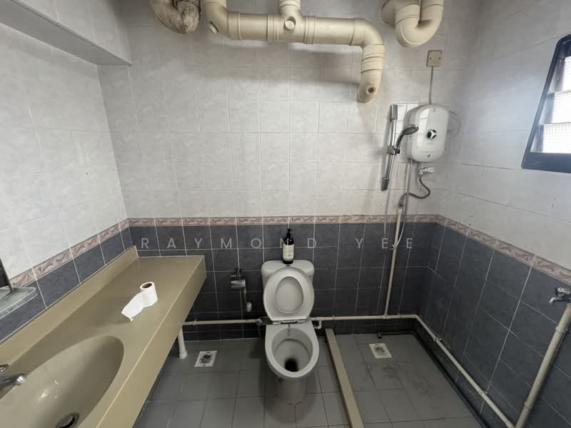 307B Anchorvale Road, 307B Anchorvale Road, 4 Bedrooms, 1,187 sqft, HDB Flat For Rent, by Raymond Yee, 500174370 - Bathroom - PropertyGuru.com.sg