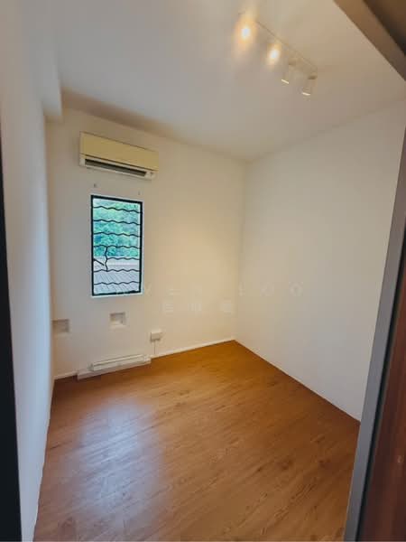 Freehold no gst no maintenance renovated, , 800 sqft, Office For Sale, by Laven Loo 吕欣颐, 500174381 - CommercialGuru.com.sg