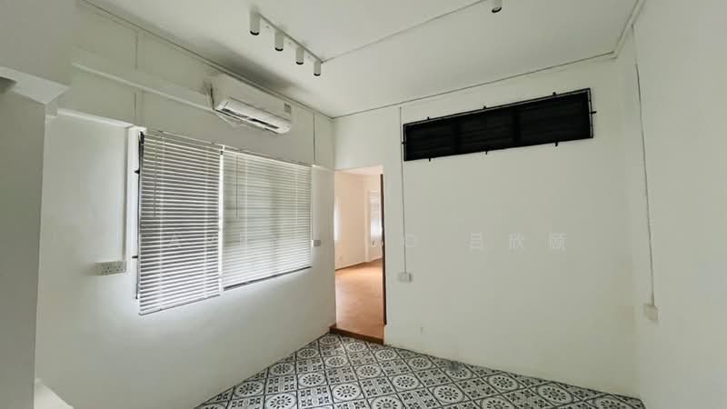 Freehold no gst no maintenance renovated, , 800 sqft, Office For Sale, by Laven Loo 吕欣颐, 500174381 - CommercialGuru.com.sg
