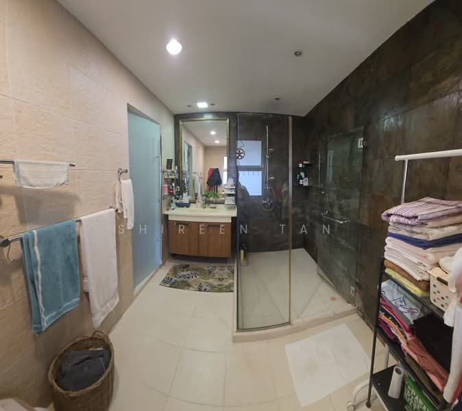 Chuan Terrace, Chuan Terrace, 4 Bedrooms, 2,892 sqft, Terraced House For Sale, by Shireen Tan, 500174385 - Bathroom - PropertyGuru.com.sg