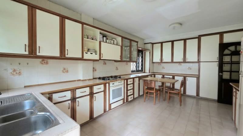 Jalan Suasa • Green Hill Estate • Dairy Farm & Cashew Locale Semi-D, Jalan Pakis, Jalan Suasa, Chestnut Drive, Cashew Road, Dairy Farm Road, Upper Bukit Timah, 4 Bedrooms, 2,230 sqft, Semi-Detached House For Sale, by Tyler Lee, 500174390 - Kitchen - PropertyGuru.com.sg