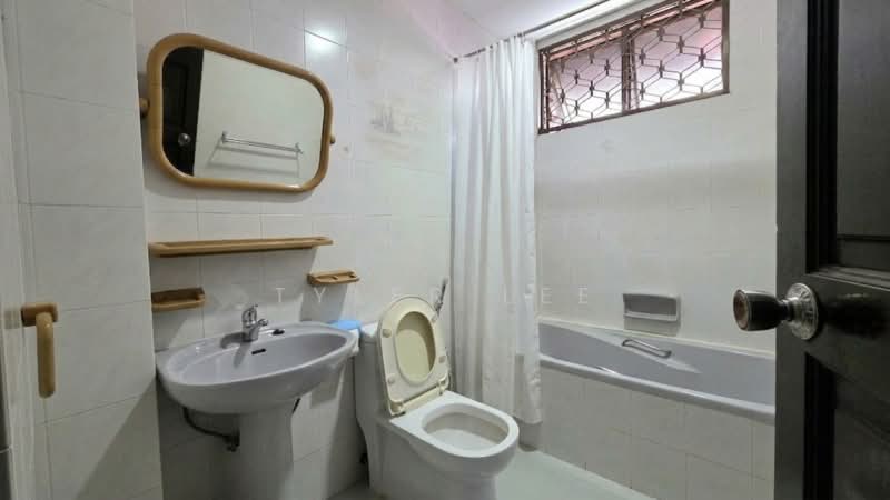 Jalan Suasa • Green Hill Estate • Dairy Farm & Cashew Locale Semi-D, Jalan Pakis, Jalan Suasa, Chestnut Drive, Cashew Road, Dairy Farm Road, Upper Bukit Timah, 4 Bedrooms, 2,230 sqft, Semi-Detached House For Sale, by Tyler Lee, 500174390 - Bathroom - PropertyGuru.com.sg