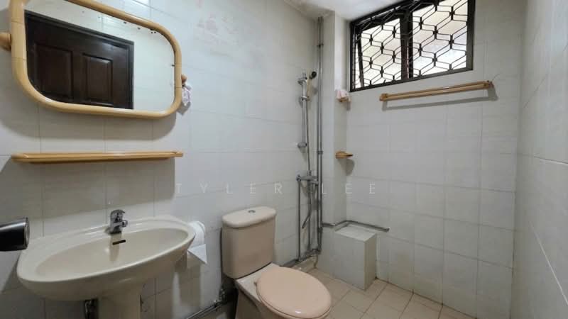 Jalan Suasa • Green Hill Estate • Dairy Farm & Cashew Locale Semi-D, Jalan Pakis, Jalan Suasa, Chestnut Drive, Cashew Road, Dairy Farm Road, Upper Bukit Timah, 4 Bedrooms, 2,230 sqft, Semi-Detached House For Sale, by Tyler Lee, 500174390 - Bathroom - PropertyGuru.com.sg
